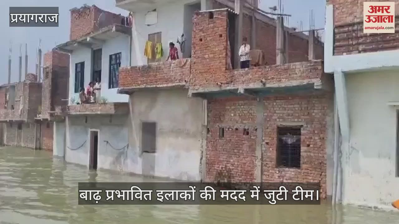 VIDEO : NDRF is engaged in relief work from Varanasi, relief material is being distributed in flood affected areas.