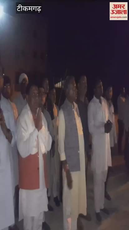 Minister in charge of Niwari district Narayan Singh Kushwaha reached Chipri village