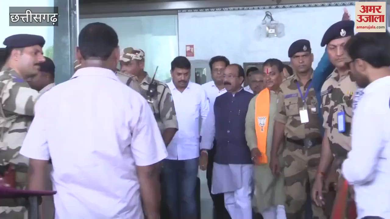 VIDEO : अमेरिका से लौटे डिप्टी सीएम अरुव साव, कार्यकर्ताओं ने किया स्वागत