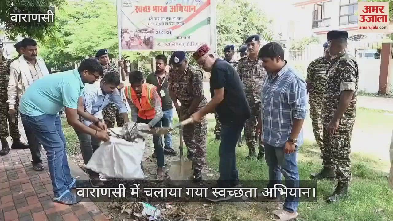 VIDEO : CRPF jawans launched cleanliness drive gave the message of cleanliness by forming a huge human chain in Bareka