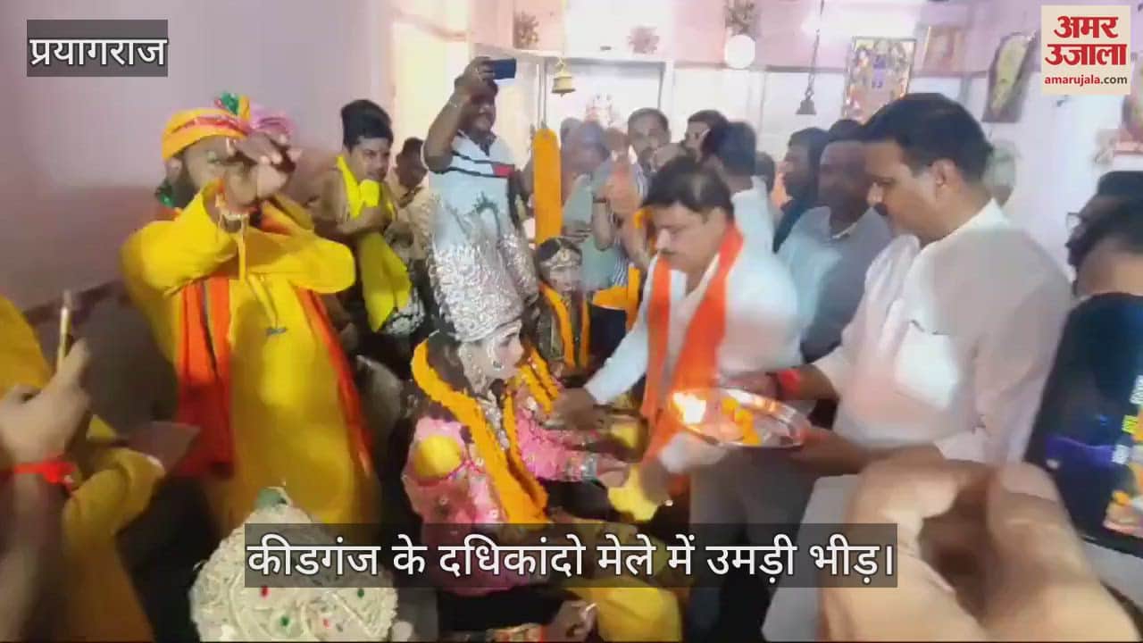 VIDEO : Lord Krishna and Baldau came out to give darshan to the devotees amidst heavy rain.