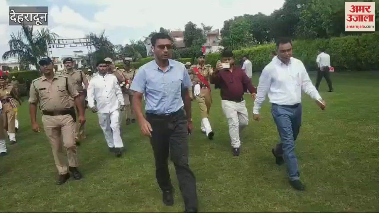 VIDEO : DM reached the multipurpose camp and listened to the problems of the villagers