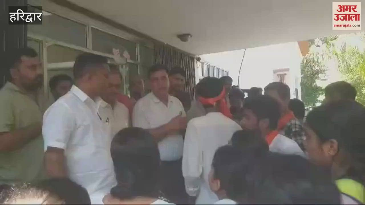 VIDEO : Uproar by students of Gurukul Kangri University haridwar
