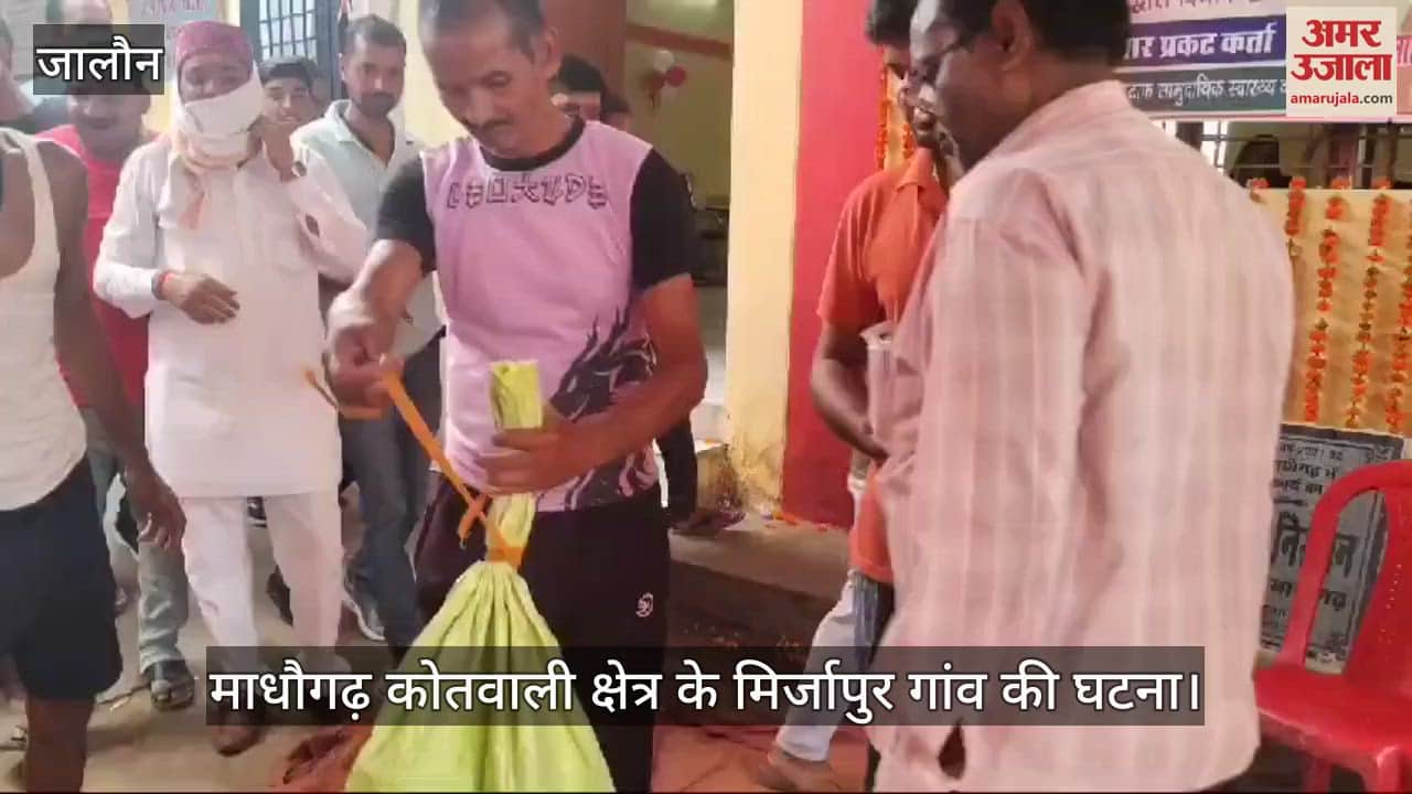 VIDEO : अधेड़ को सांप ने डसा, बोरी में बंद कर इलाज कराने अस्पताल पहुंचा ये शख्स