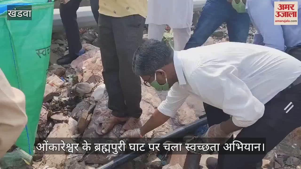 A massive cleanliness drive was launched in Omkareshwar, first stop those who litter and then take action