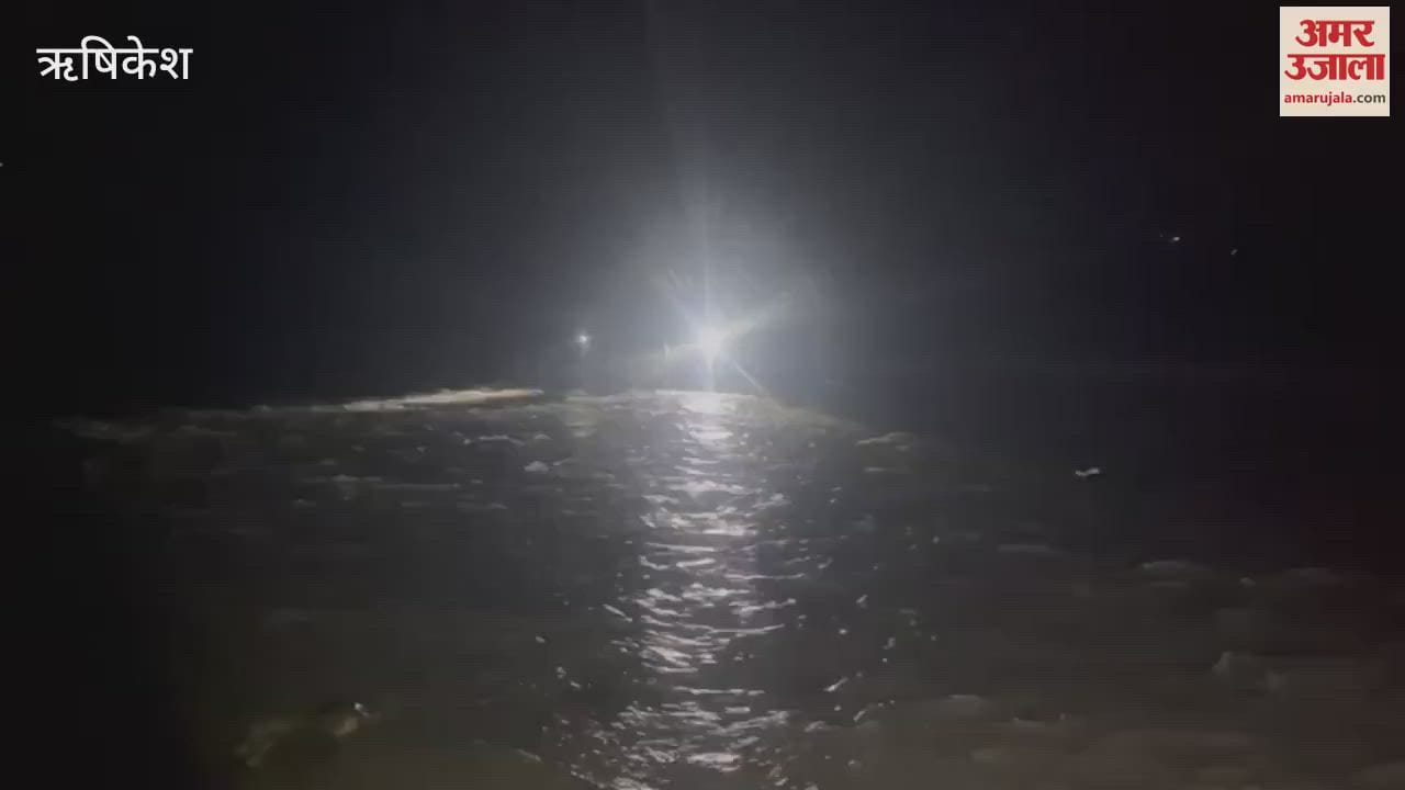 VIDEO : Three people trapped due to rising water level in river near Lakkad Ghat SDRF rescued safely Rishikesh News