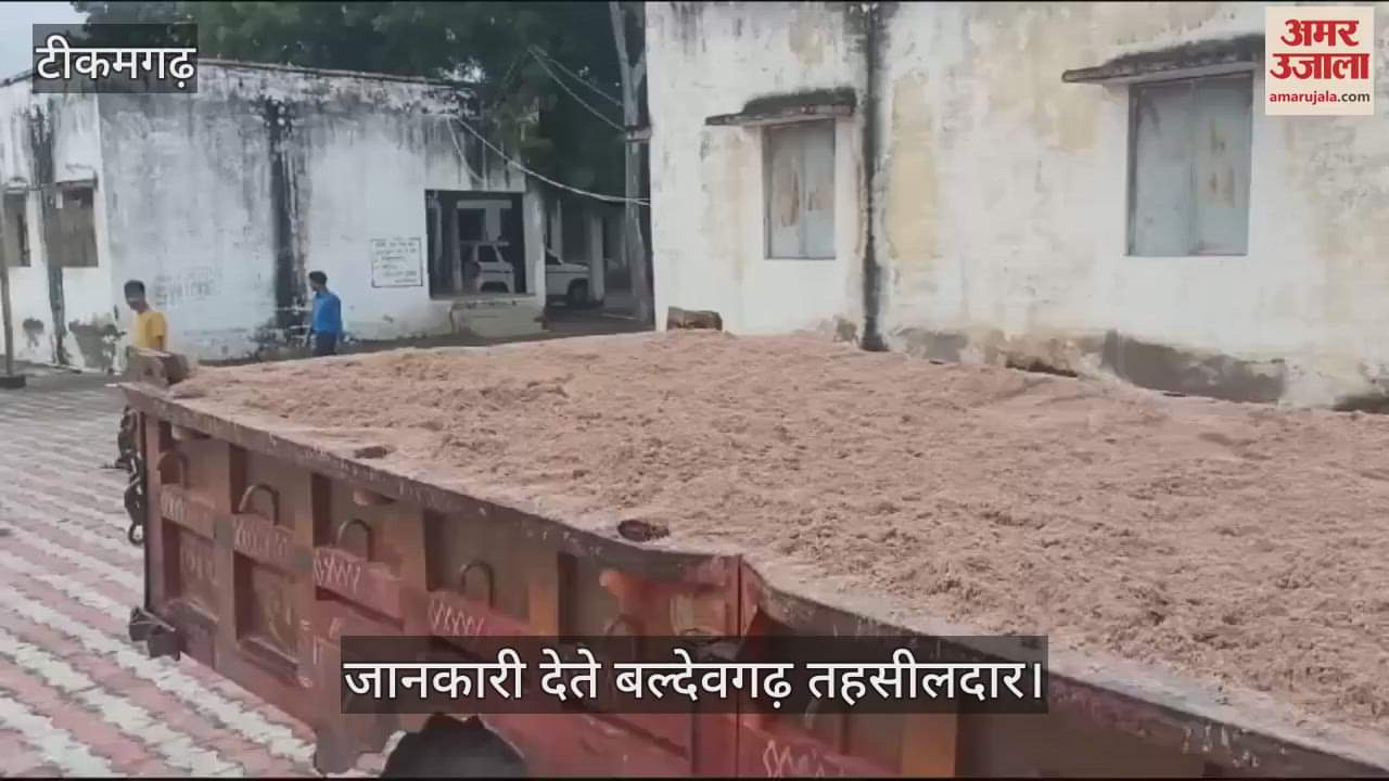 Three tractor trolleys seized while illegally transporting sand