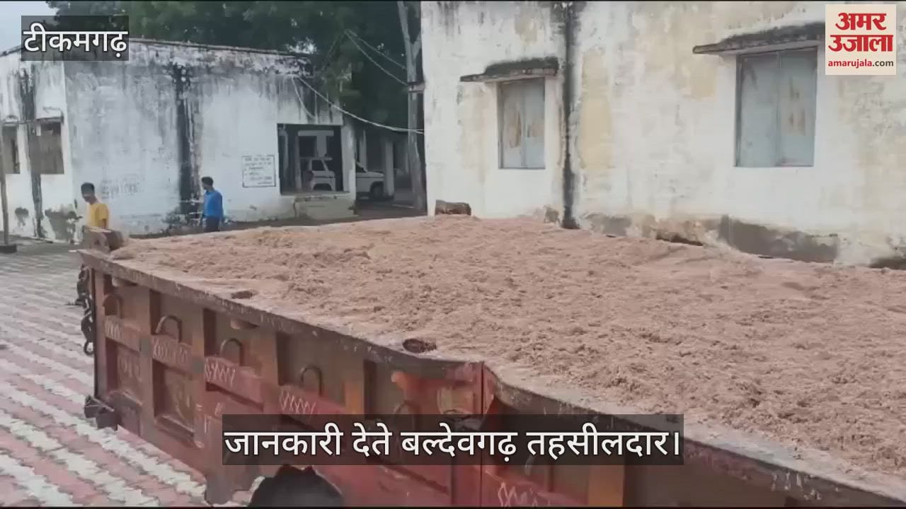 Three tractor trolleys seized while illegally transporting sand