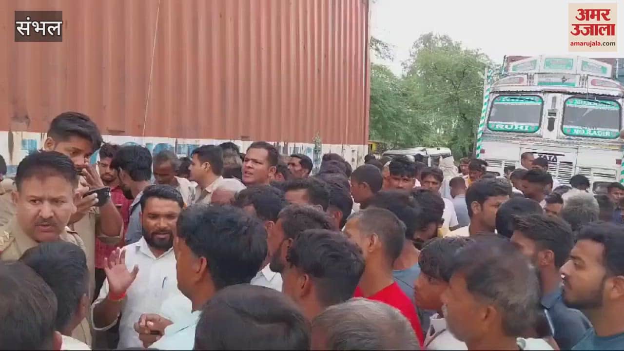 VIDEO : After the death of a bike rider in Sambhal, the crowd got angry and broke the glass panes of the truck
