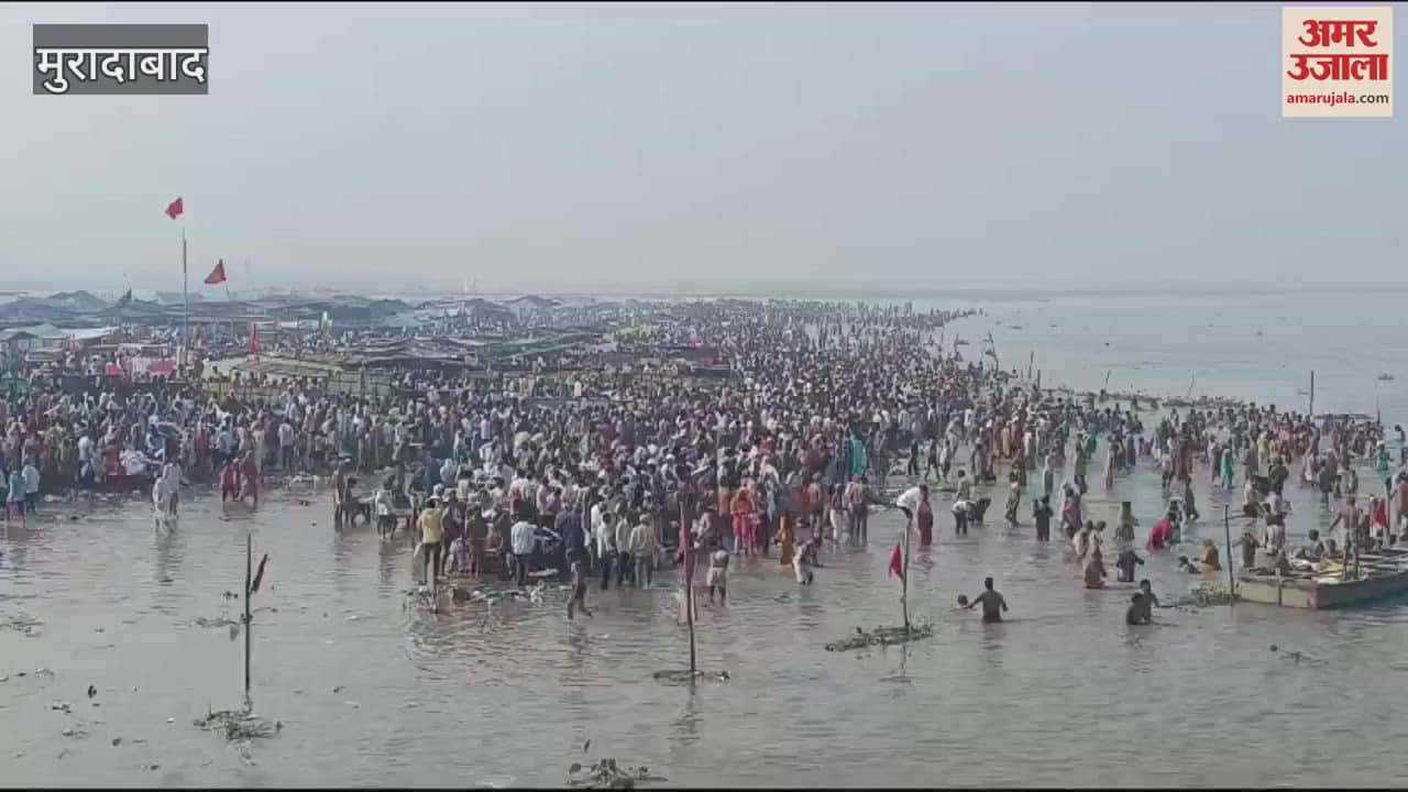 VIDEO : Devotees took bath in Ganga at Brajghat and Tigri, chanting Har Har Gange