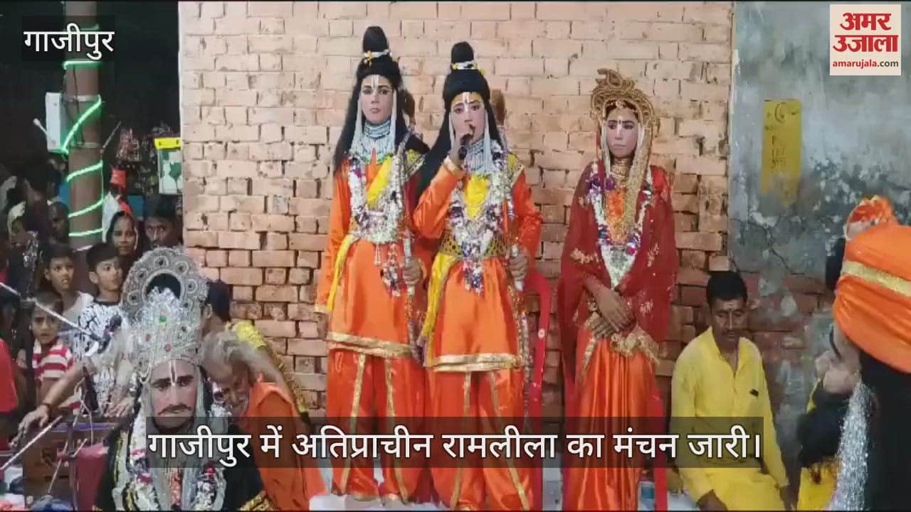 VIDEO : Ghazipur's ancient Ramleela continues, Ram had to accept the condition of the boatman, crossed the river by boat after washing his feet