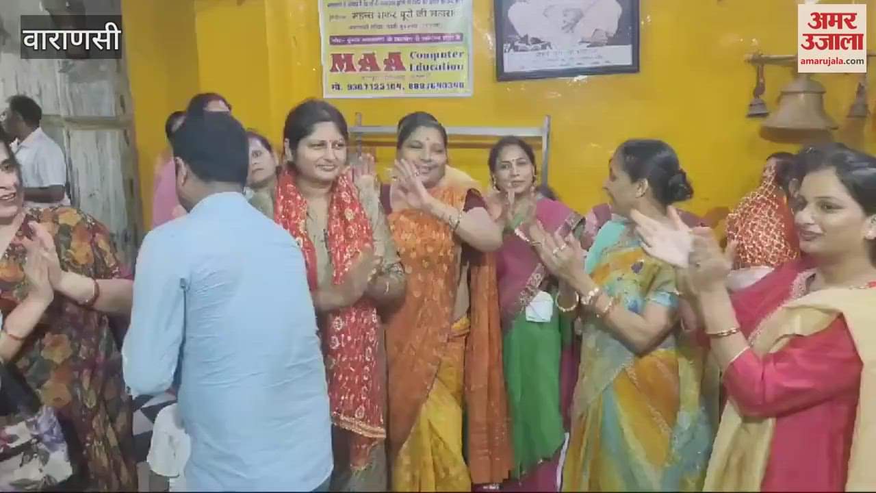 VIDEO : tere liye maiya mai layi chunariya lal re grand event organized Laxmi temple