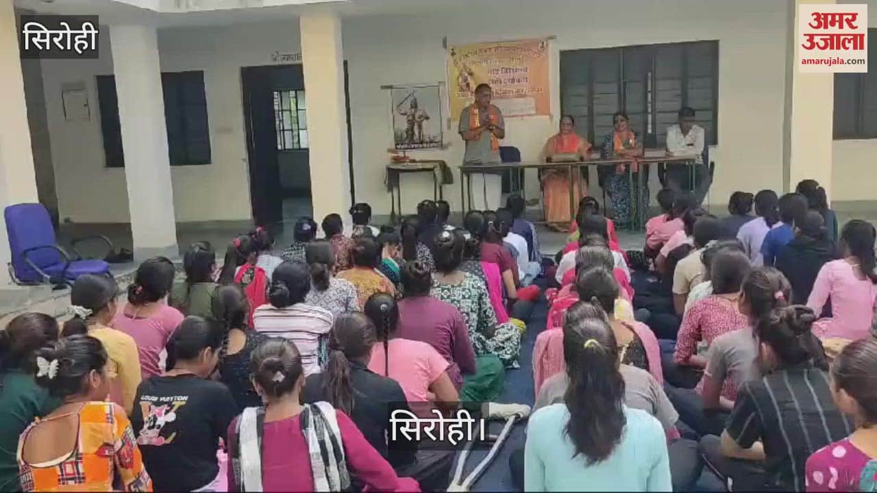 Discussion with girls about career, awareness and women empowerment on the birth anniversary of Rani Durgavati