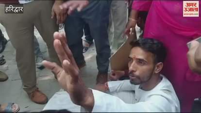 VIDEO : Demonstration by keeping the carcass of cow in the municipal corporation Haridwar News