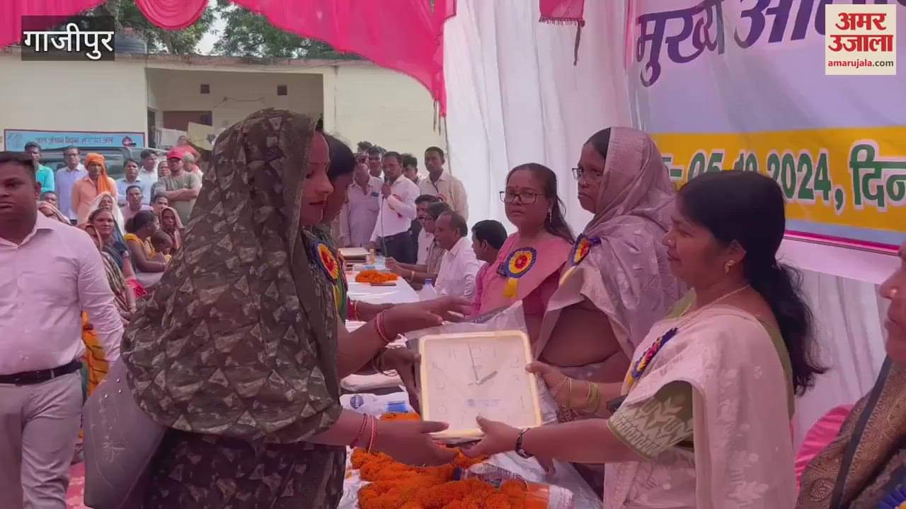 VIDEO : Rajya Sabha MP honoured women gave information about rights in ghazipur