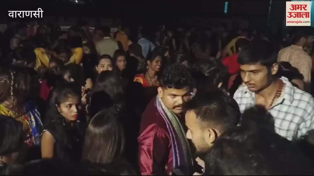 VIDEO : Dandiya nights without permission police stopped them uproar and road was blocked