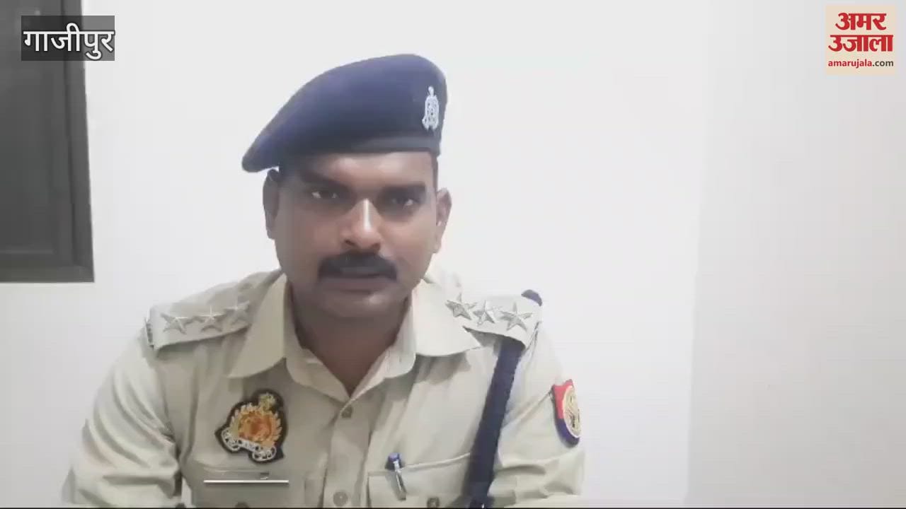 VIDEO : Five robbers looted cash from bank employee arrested police searching for them