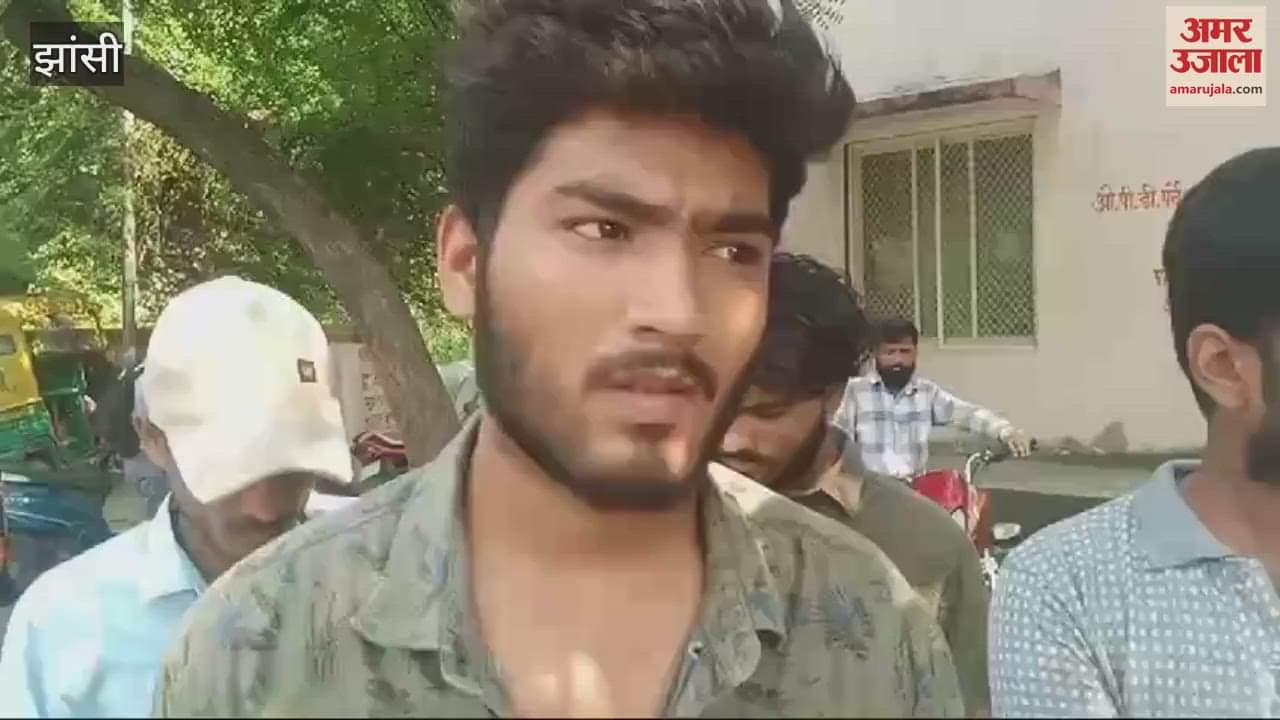 VIDEO : Senior and junior students clashed in Bundelkhand University