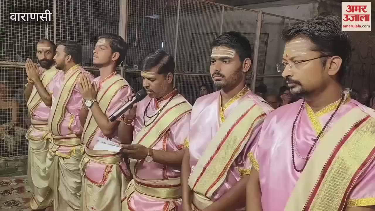 VIDEO : Tribute paid Ratan Tata Ganga Aarti in Kashi people bowed down and gave final farewell