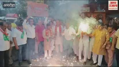 VIDEO : BJP workers burst firecrackers and distributed sweets to celebrate formation of government in Haryana