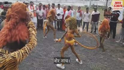 Sagar District Panchayat President Hirasingh Rajput danced with lions, know what is the unique tradition