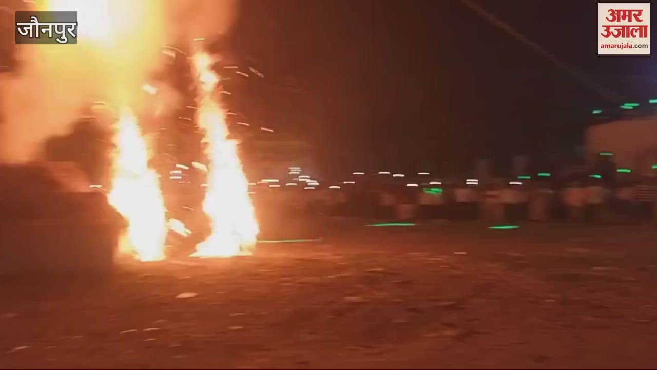 VIDEO : Lord Shri Ram kills arrogant Ravan huge crowd gathers the field cheers sung