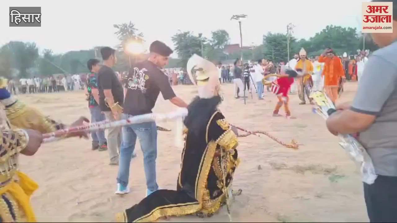 VIDEO : Burning of 65 feet tall Ravana in the 44th Dussehra festival of Shri Ram Natak Club in Siwani Mandi