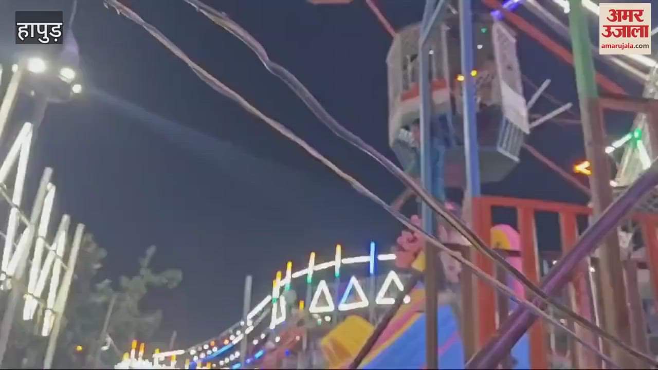 VIDEO : हापुड़ में झूले पर खड़े होकर युवकों ने किया खतरनाक स्टंट, वीडियो वायरल