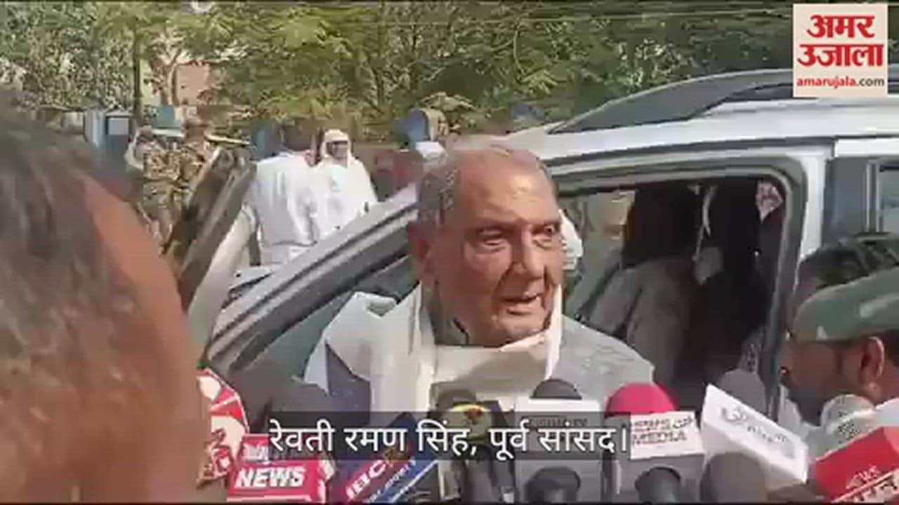 VIDEO : Former MP Revathi Raman's allegation, police is chasing away voters, will protest if action is not taken