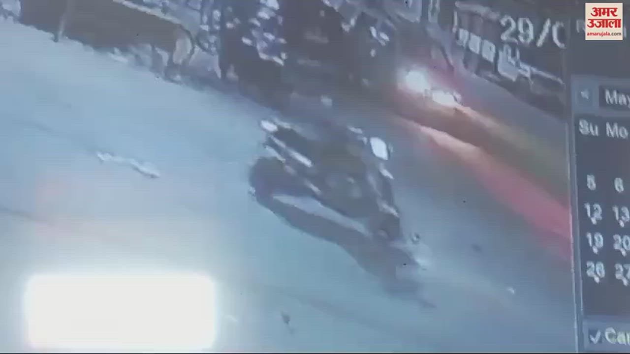 VIDEO : तेज रफ्तार कार ने पार्किंग में खड़ी गाड़ियों को मारी टक्कर, देखें वीडियो