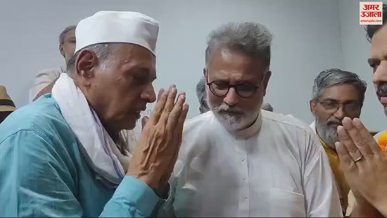 VIDEO : cardiologist Professor Om Shankar broke his fast drank water twentieth day appeal of religious leaders