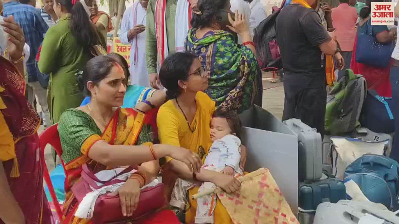 VIDEO : Lok Sabha Election Polling parties are leaving under tight security in varanasi and other district