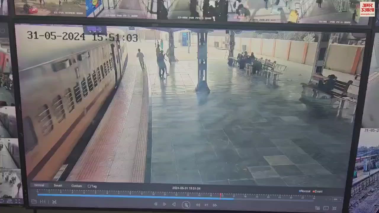 VIDEO : चलती ट्रेन और प्लेटफार्म के बीच आए दो यात्री, आरपीएफ कर्मी ने बचाई जान; देखें वीडियो