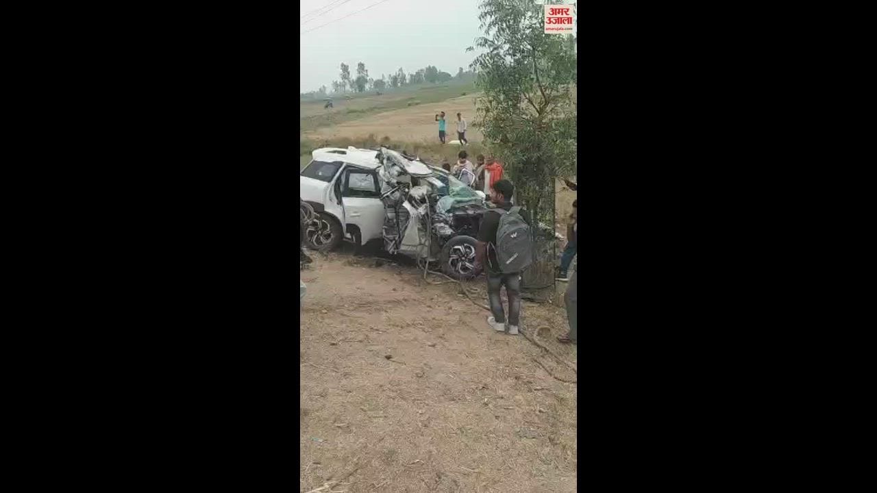 VIDEO : लखीमपुर में शाहजहांपुर मार्ग पर रोडवेज बस और कार की भिड़ंत, युवक की मौत, 22 यात्री घायल