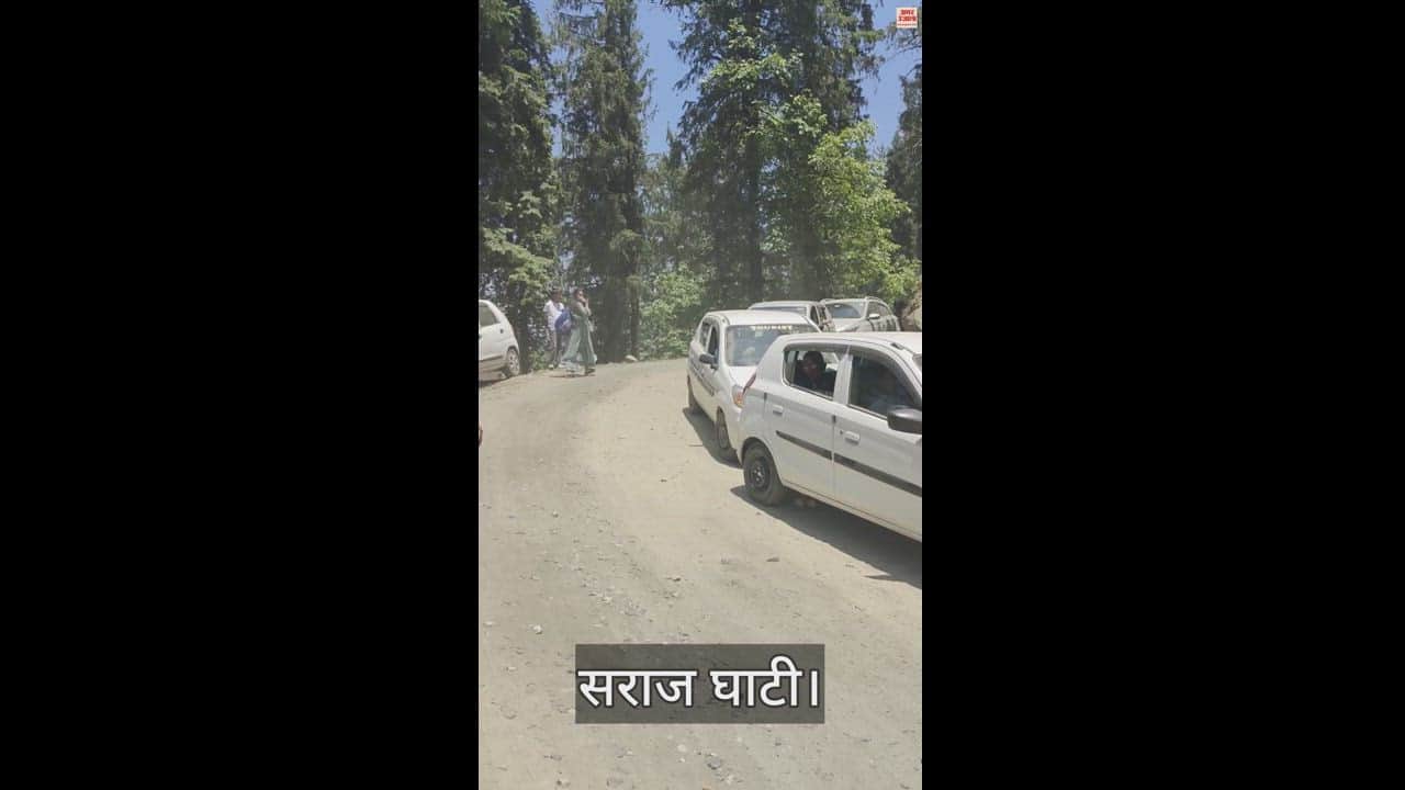 VIDEO : Crowd of devotees gathered to go to Shikari Devi long jam on the road