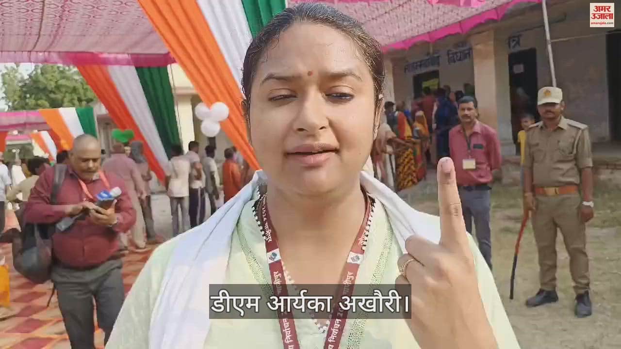 VIDEO : Ghazipur DM Aryaka Akhouri casts her vote
