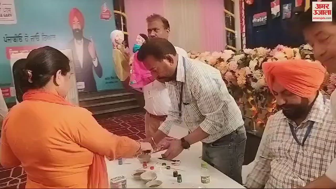 VIDEO : People enjoyed food along with voting in Amritsar