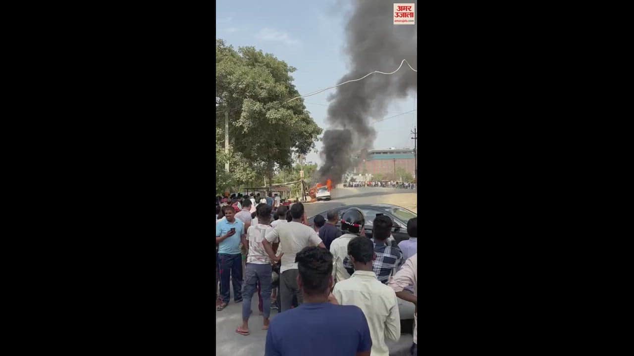 VIDEO : बरेली में भीषण गर्मी में चलती कार बनी आग का गोला