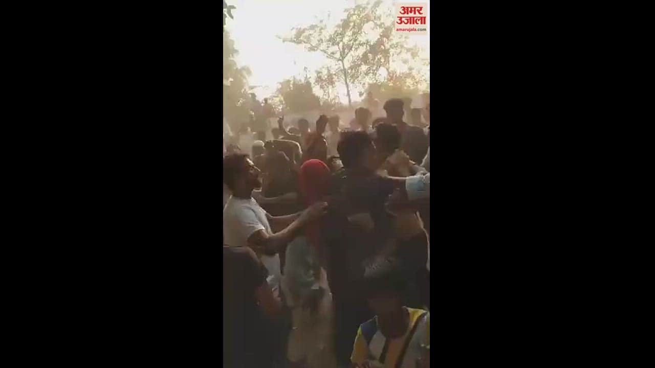 VIDEO : Stone pelting between people of two villages over distribution of biryani in Amroha, report filed against 18