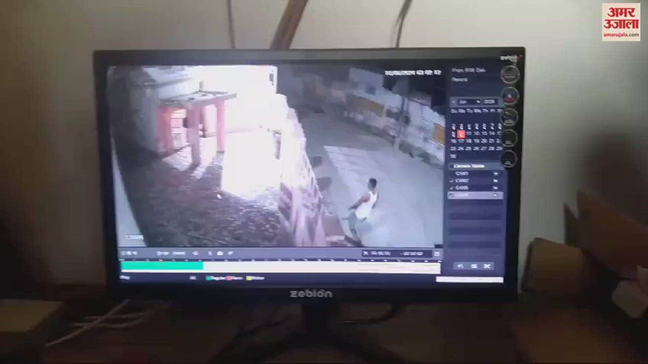 VIDEO : गढ़मुक्तेश्वर में मंदिर से चोरी हुआ शिवलिंग, पूरी घटना सीसीटीवी कैमरे में कैद