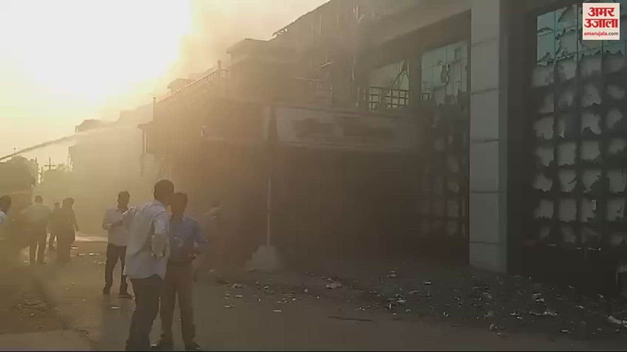 VIDEO : बलौदाबाजार में हिंसक हुए प्रदर्शनकारी, जिला पुलिस अधीक्षक कार्यालय को किया आग के हवाले