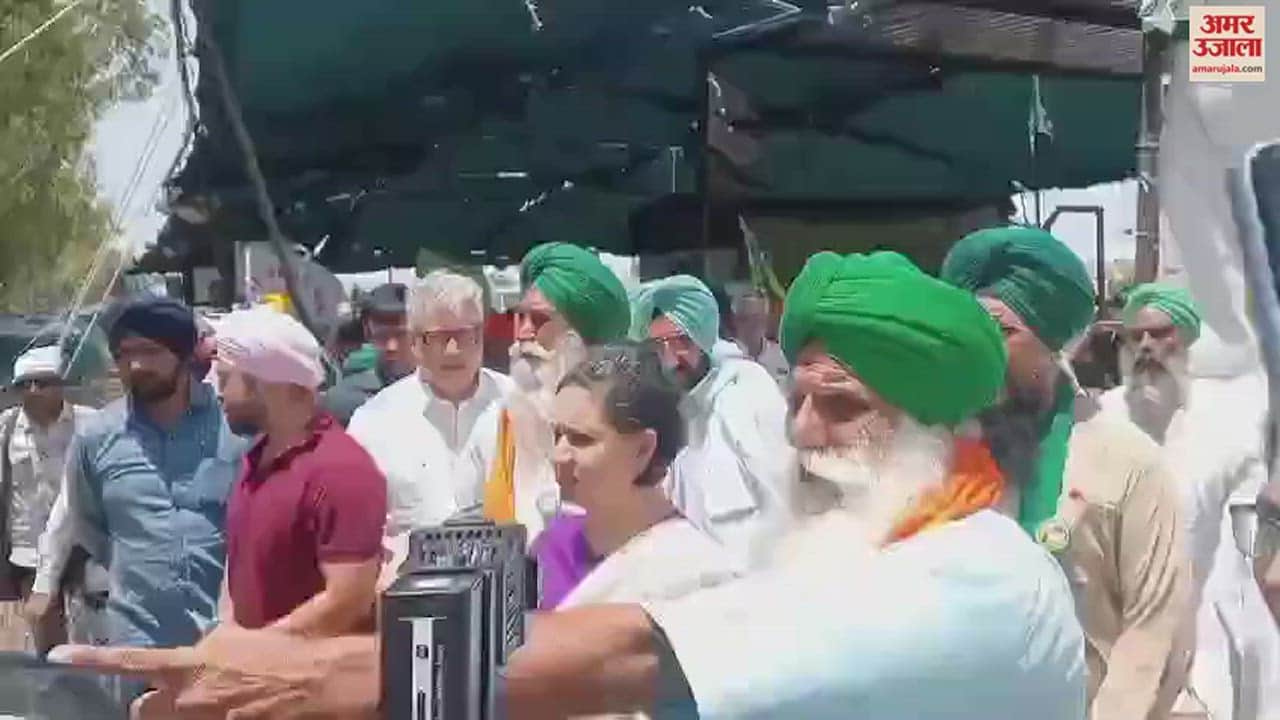 VIDEO : किसानों के धरने पर पहुंचे TMC के सांसद, ममता बनर्जी से फोन पर कराई बात