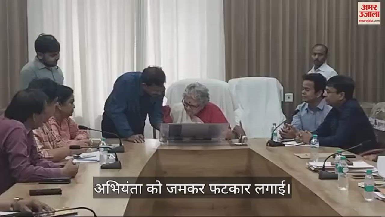 VIDEO : महापौर ने नाला सफाई की समीक्षा की, झूठे आंकड़े देने पर फाइल फेंकी