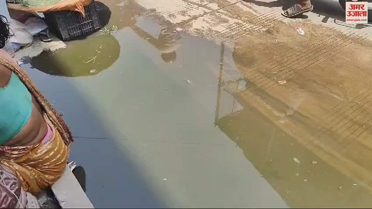 VIDEO : Sewer overflows again in Vishwanath temple area, visitors are facing problems