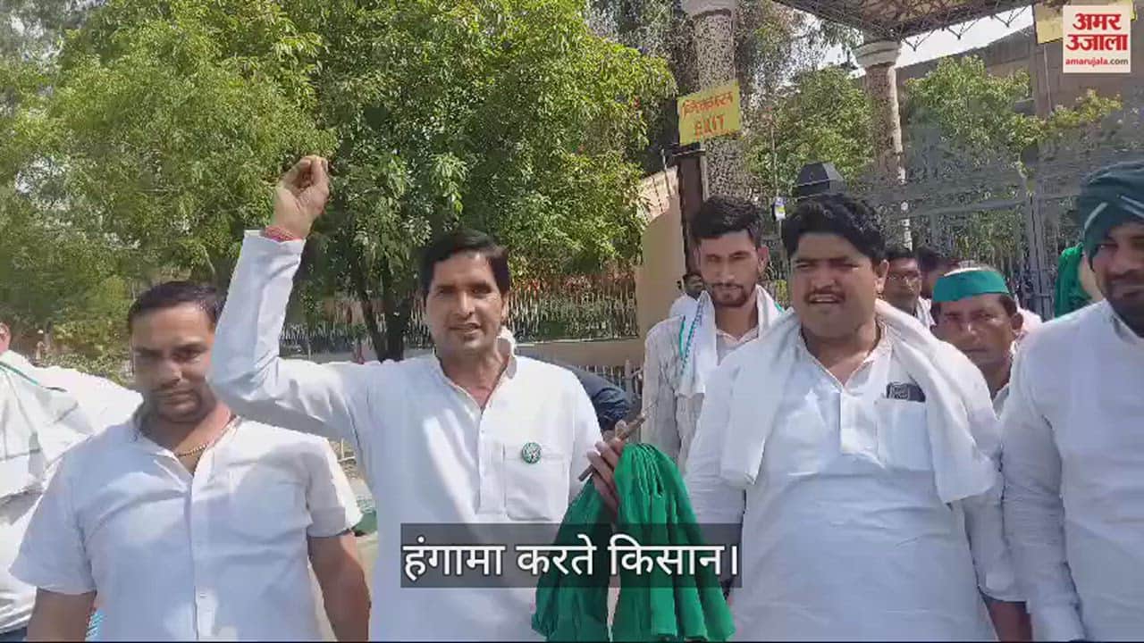 VIDEO : Angry farmers created a ruckus at the gate of CCSU after not getting food in the agricultural seminar