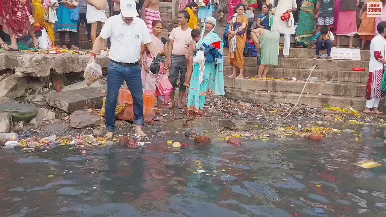 VIDEO : Aarti was performed after cleaning Maa Ganga and national flag was hoisted