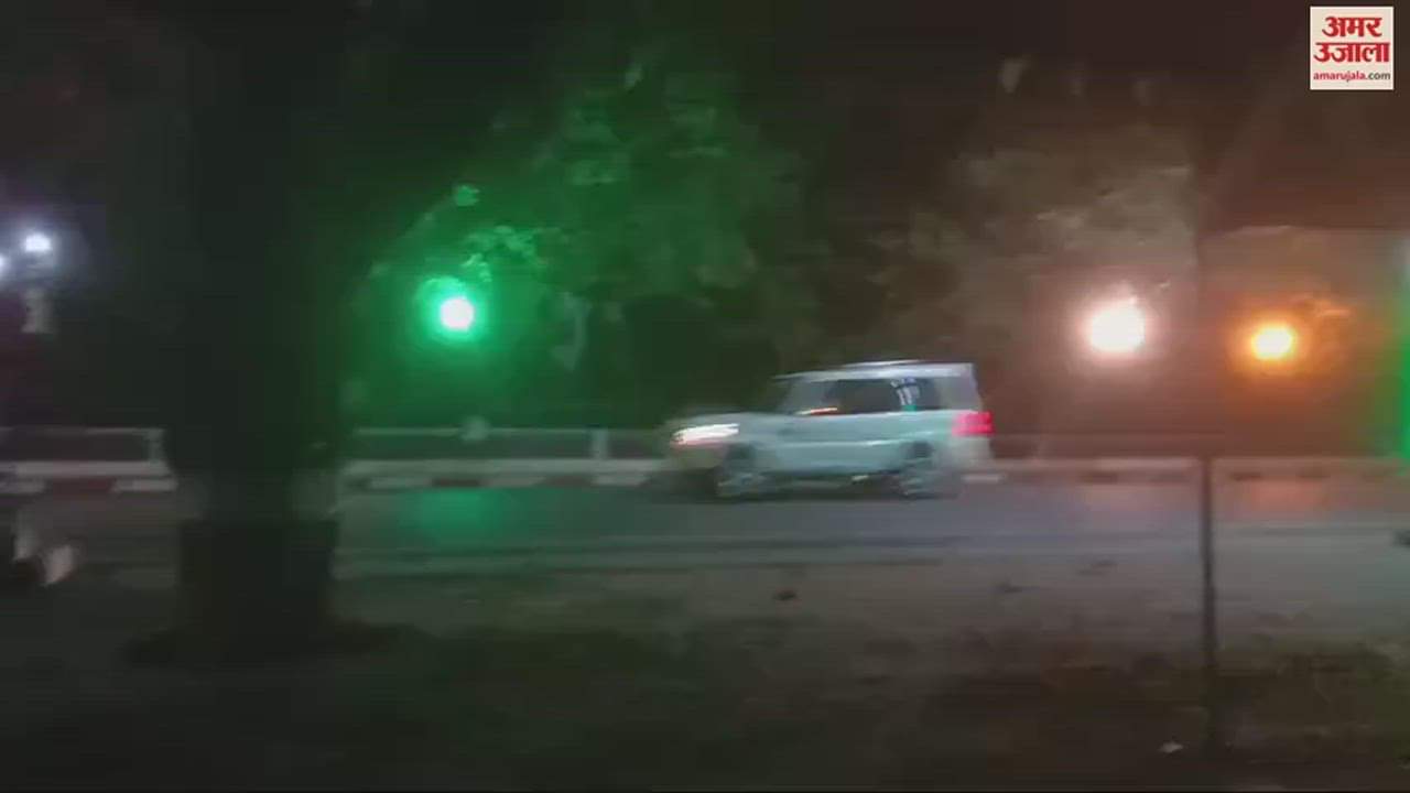 VIDEO : Prime Minister narendra modi suddenly reached Sigra Stadium in varanasi inspected the Indoor Sports Complex