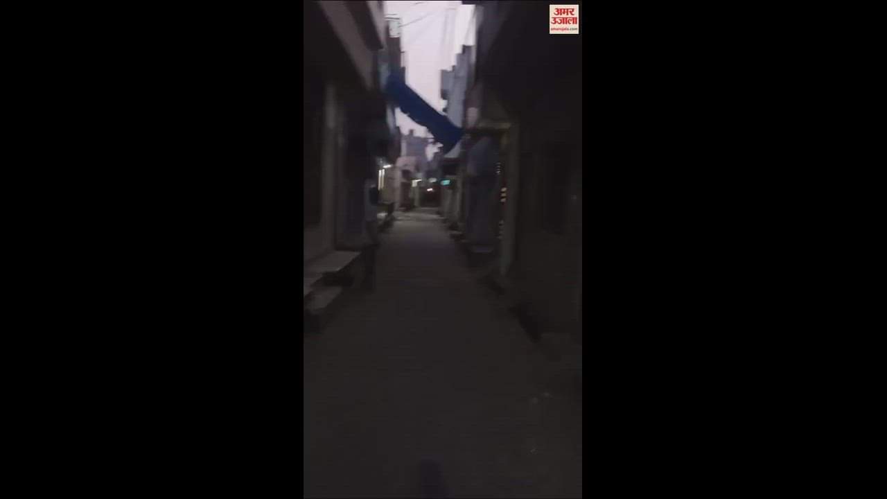 VIDEO : भीषण गर्मी में बढ़ा लोड तो आतिशबाजी की तरह जले बिजली के तार, मोहल्ले में फैली दहशत