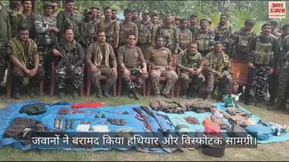 VIDEO : सुरक्षाबलों और नक्सलियों के बीच मुठभेड़, जवानों ने बरामद किया हथियार और विस्फोटक सामग्री