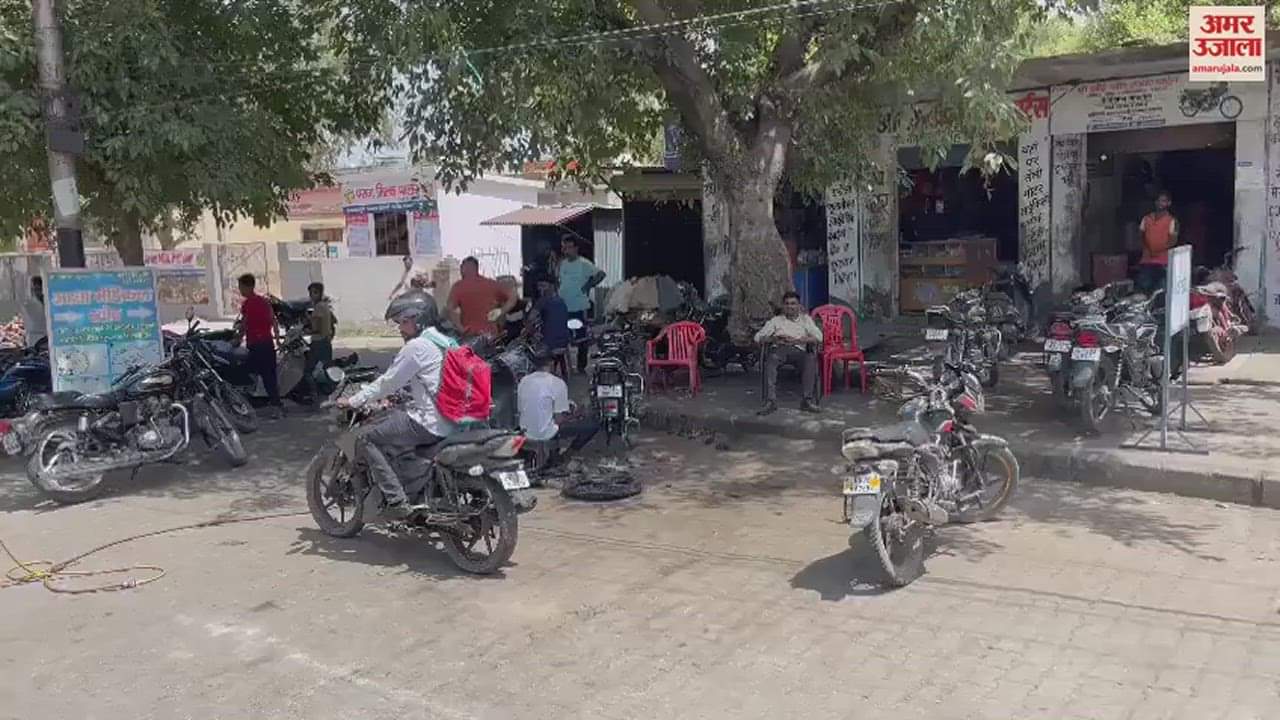 VIDEO : Enjoy swimming pool in tractor trolley in Gajraula, get relief from heat by bathing with friends
